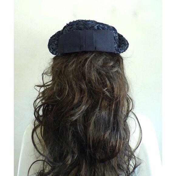 Vintage 60s Straw Hat Navy Blue Round 1960s Fascinator Cap Ribbon Bow Front Brim - Picture 4 of 10
